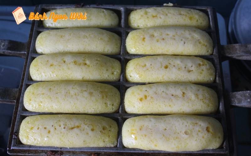 Chinh phục bánh bông lan truyền thống với khuôn làm bánh bằng than