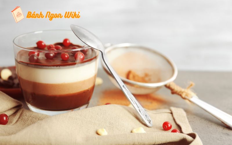 Vị đắng nhẹ của panna cotta cafe khiến người yêu thích