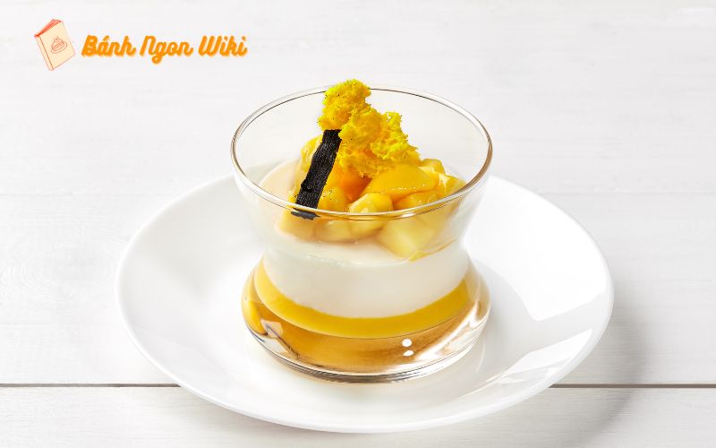 Thanh mát từ dứa cho món tráng miệng panna cotta