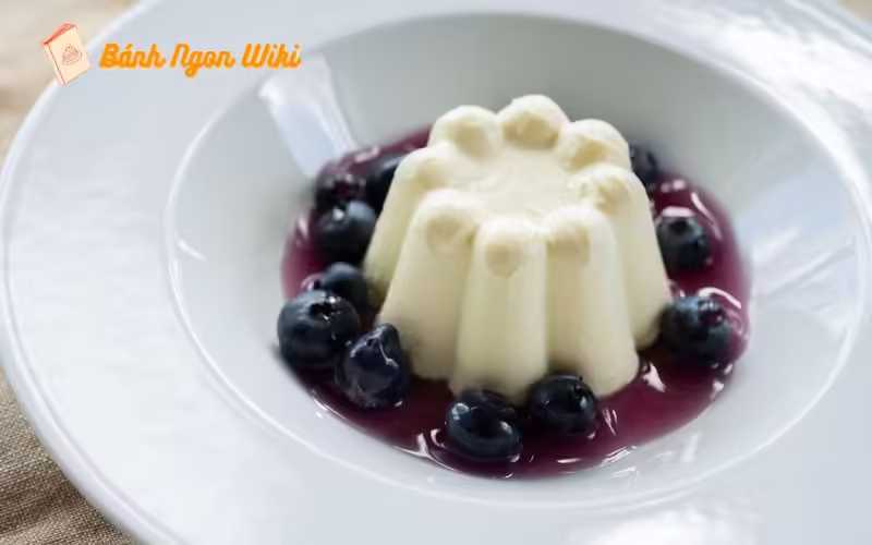 Cách làm panna cotta việt quất thơm ngon khó cưỡng tại nhà 9 Thưởng thức panna cotta việt quất khi lạnh để cảm nhận vị ngon khó cưỡng