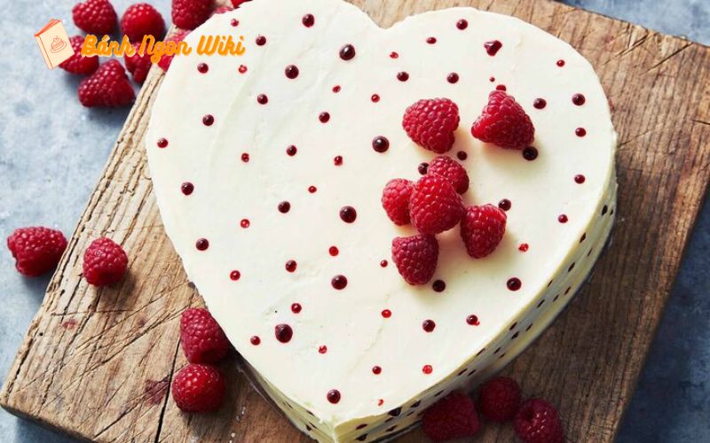 Bánh kem Valentine trắng