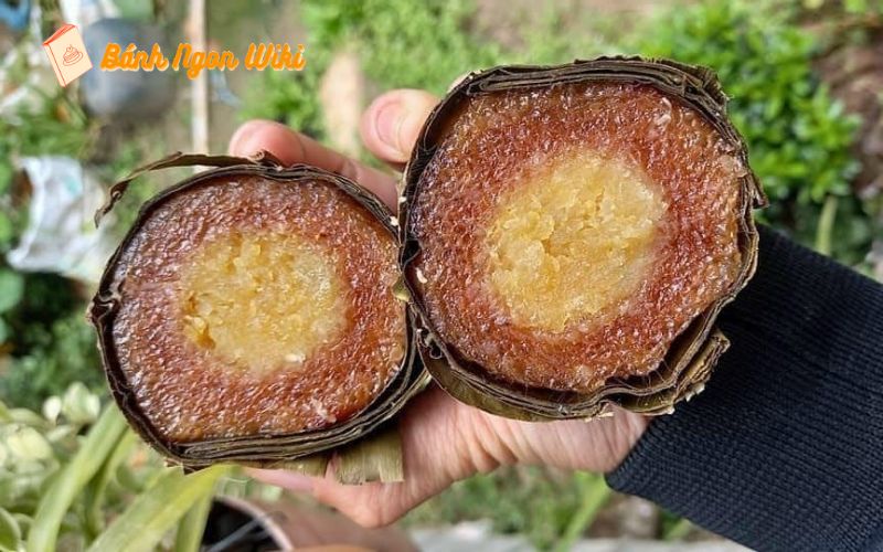 Vỏ bánh tét nước tro có màu đen sẫm lạ mắt