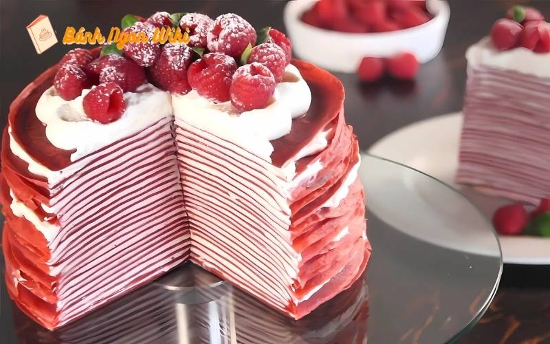 Mềm mại, ngọt ngào và đầy màu sắc – bánh Crepe ngàn lớp dâu tây sẽ khiến bạn mê mẩn