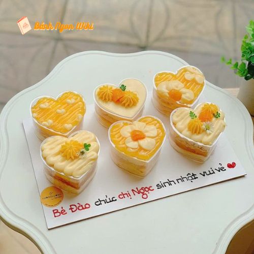 Mẫu bánh bông lan trứng muối cupcake hình trái tim