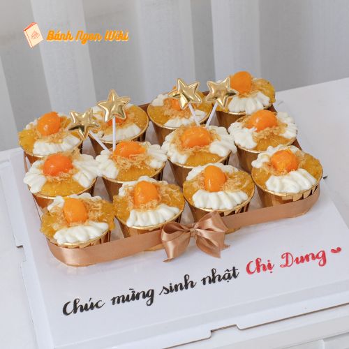 Mẫu bánh sinh nhật bông lan trứng muối dạng cupcake