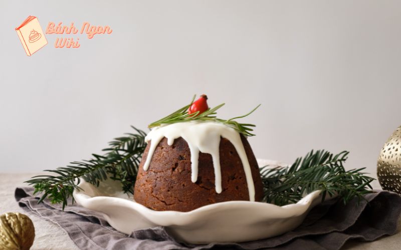 Thưởng thức Pudding Giáng Sinh cùng một tách trà nóng, cà phê hoặc một chút rượu brandy