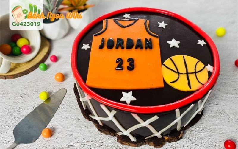 20+ Mẫu bánh sinh nhật 17 tuổi đẹp, ấn tượng, đáng nhớ 41 Một chiếc bánh sinh nhật đẹp cho tuổi 17, vừa mạnh mẽ vừa tràn đầy cảm hứng thể thao!