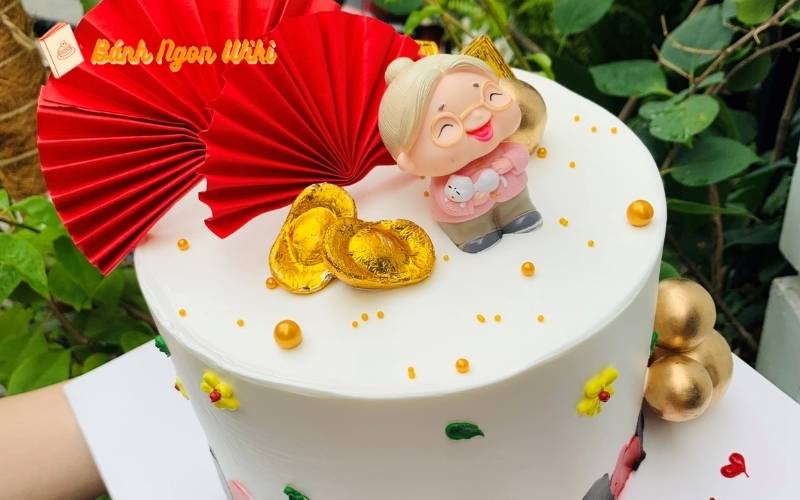 Một chiếc bánh sinh nhật 20/10 ngọt ngào, tinh tế dành cho bà