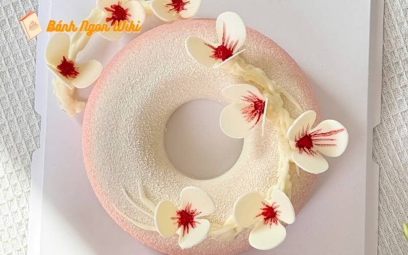 Sinh nhật bé yêu 3 tuổi đặc biệt hơn với chiếc bánh Entremet đầy màu sắc