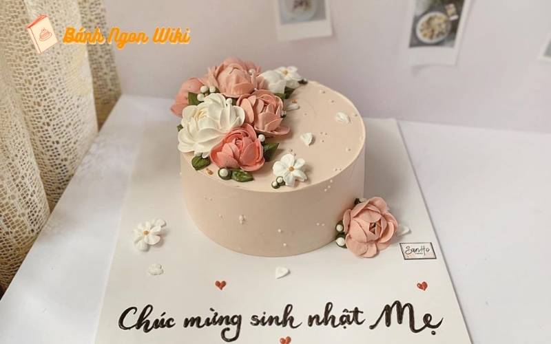 Một chiếc bánh sinh nhật đầy yêu thương, để mẹ cảm nhận được sự biết ơn và tình yêu vô bờ