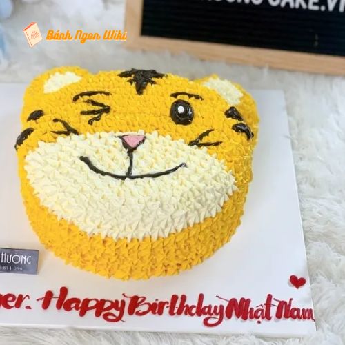 Mẫu bánh sinh nhật con hổ cute màu cam phối vằn đẹp mắt