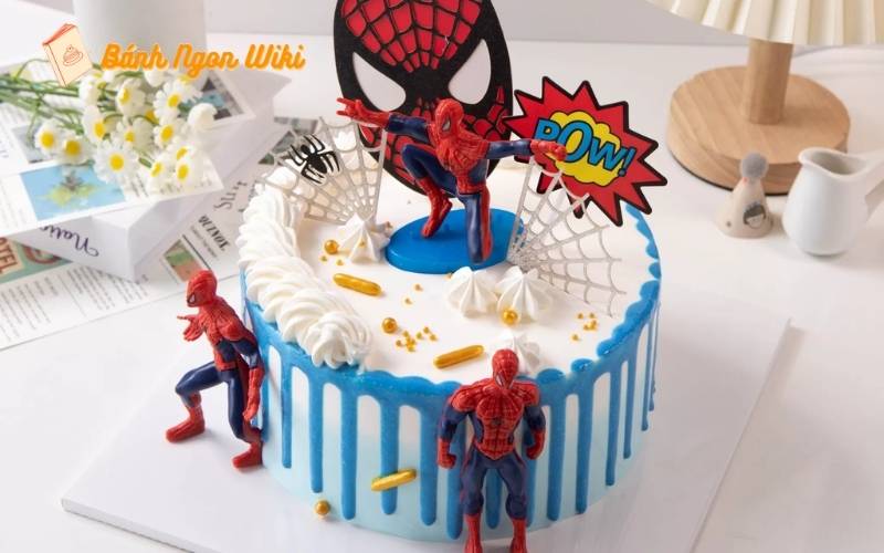 Mẫu bánh sinh nhật đôi cho bé đam mê Spiderman
