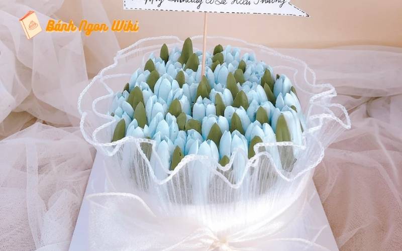20+ Kiểu bánh sinh nhật hoa Tulip và bí quyết tạo dấu ấn thú vị 43 Thêm chút xanh mát vào ngày đặc biệt với bánh sinh nhật tulip xanh!