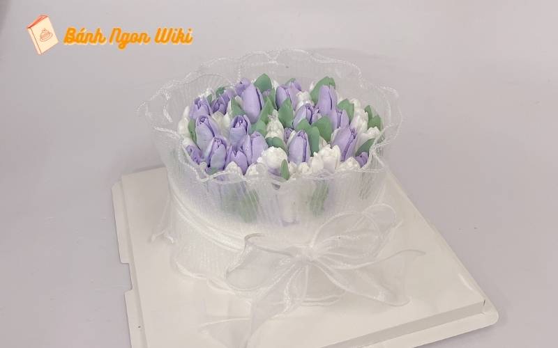 20+ Kiểu bánh sinh nhật hoa Tulip và bí quyết tạo dấu ấn thú vị 48 Bánh sinh nhật hoa tulip tím – Sang trọng, tinh tế cho ngày đặc biệt!