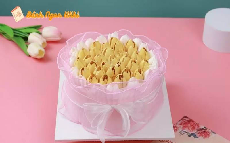 20+ Kiểu bánh sinh nhật hoa Tulip và bí quyết tạo dấu ấn thú vị 52 Bánh sinh nhật hoa tulip vàng – Biểu tượng của hạnh phúc và ấm áp!