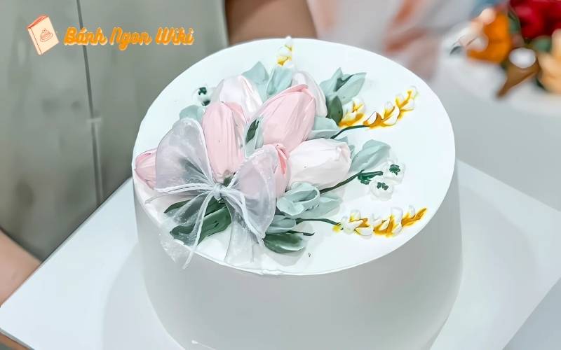 20+ Kiểu bánh sinh nhật hoa Tulip và bí quyết tạo dấu ấn thú vị 59 banh sinh nhat hoa tulip 27