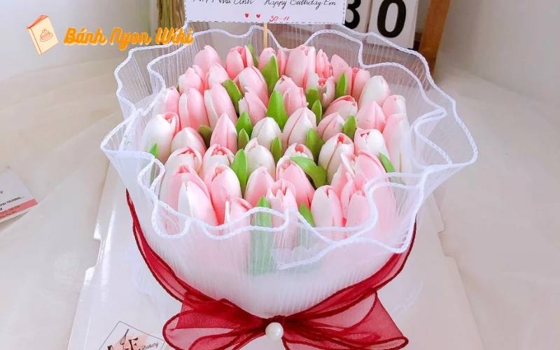 20+ Kiểu bánh sinh nhật hoa Tulip và bí quyết tạo dấu ấn thú vị 35 Ngọt ngào như tình yêu với bánh sinh nhật hoa tulip hồng xinh xắn!