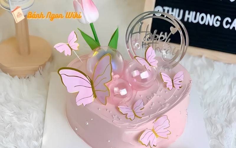 20+ Kiểu bánh sinh nhật hoa Tulip và bí quyết tạo dấu ấn thú vị 63 Lãng mạn hơn với bánh sinh nhật hoa tulip trái tim đầy nghệ thuật!