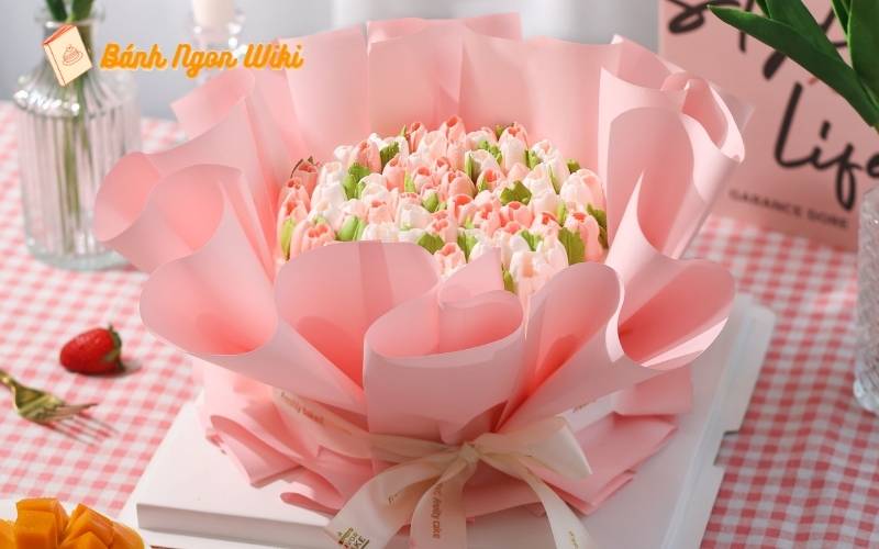 20+ Kiểu bánh sinh nhật hoa Tulip và bí quyết tạo dấu ấn thú vị 36 Sang trọng, lãng mạn cùng bánh sinh nhật hoa tulip hồng đẹp mắt!