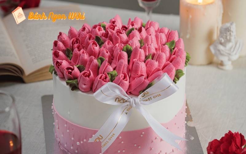 20+ Kiểu bánh sinh nhật hoa Tulip và bí quyết tạo dấu ấn thú vị 38 Ngọt ngào ngày vui với bánh sinh nhật hoa tulip hồng đầy duyên dáng!