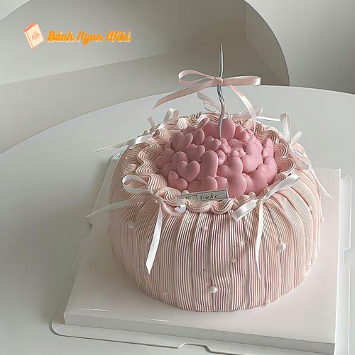 Bánh sinh nhật tone hồng pastel tạo hình lạ mắt