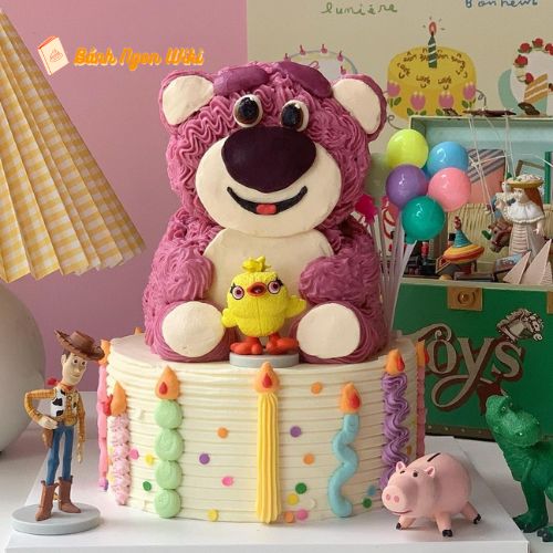 Bánh sinh nhật màu tím trang trí các nhân vật trong Toy Story