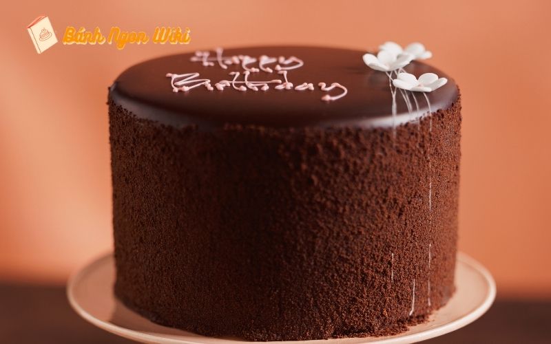 Tổng hợp những mẫu bánh sinh nhật Socola đẹp, hot nhất 2025 32 Kiểu bánh sinh nhật socola đơn giản – Nhẹ nhàng nhưng vẫn đầy ngọt ngào!