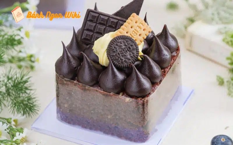 Tổng hợp những mẫu bánh sinh nhật Socola đẹp, hot nhất 2025 46 Đơn giản nhưng tinh tế, ngọt ngào trong từng lớp bánh!