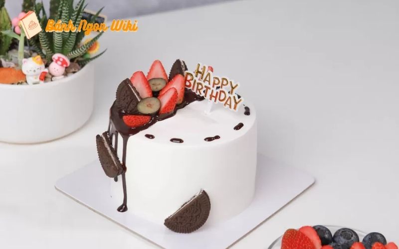 Tổng hợp những mẫu bánh sinh nhật Socola đẹp, hot nhất 2025 56 Đơn giản nhưng đầy lôi cuốn, mỗi lát bánh là một trải nghiệm tuyệt vời!