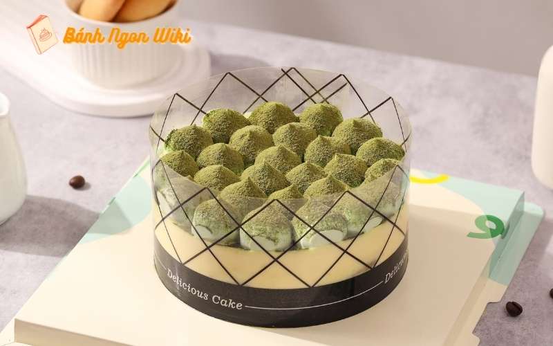 Một chiếc bánh sinh nhật xanh matcha cho ngày thêm ý nghĩa! 