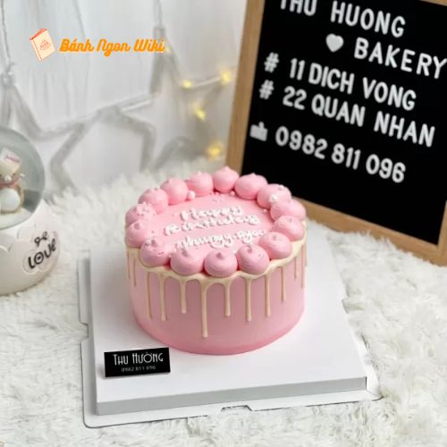 Mẫu bánh sinh nhật màu hồng đáng yêu và đơn giản cho nữ