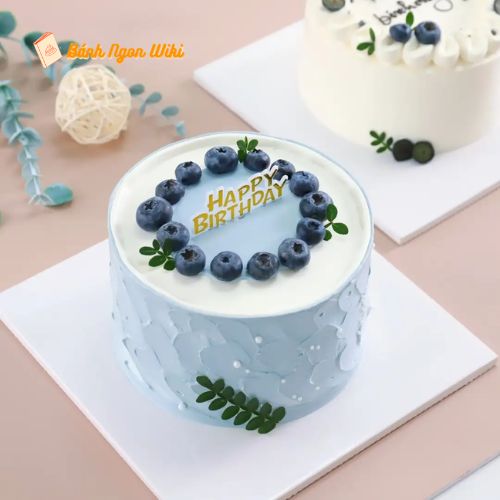 Mẫu bánh sinh nhật đơn giản cho nữ chỉ viết chữ Happy Birthday