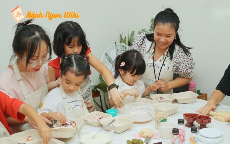 Bánh Ngọt Hoa Xinh – Workshop làm bánh sinh nhật chuyên nghiệp, nơi sáng tạo thăng hoa