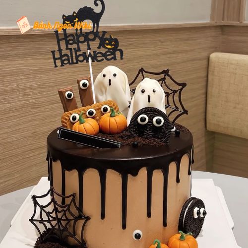 Mẫu bánh kem chủ đề Halloween với hình con ma, nhện, bí ngô