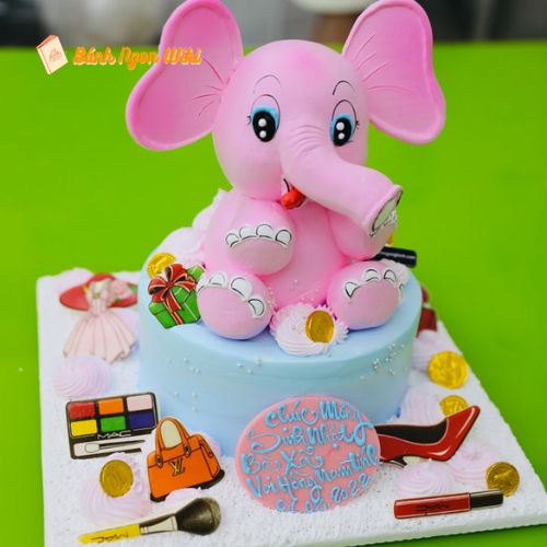 Bánh sinh nhật con voi cho bé gái màu hồng pastel